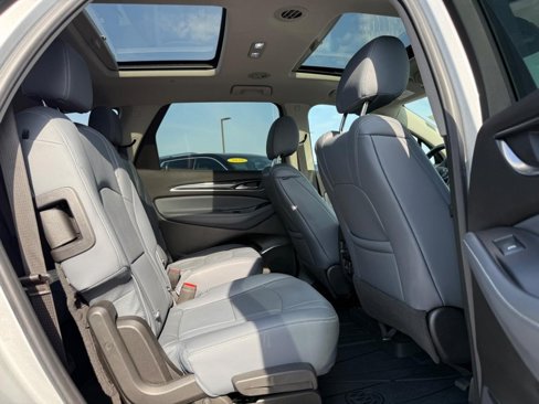 Used 2021 Buick Enclave Essence w/ Sport Touring Edition image 11