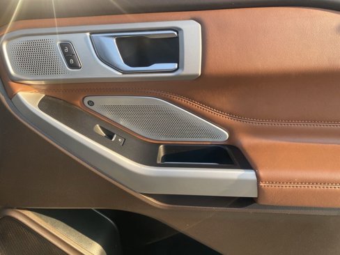 Used 2021 Ford Explorer King Ranch w/ Premium Technology Package image 22