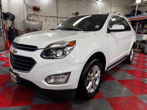 Used 2017 Chevrolet Equinox LT image 3