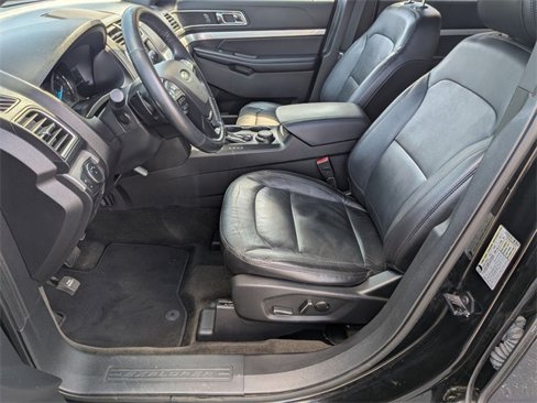 Used 2017 Ford Explorer XLT w/ Equipment Group 202A image 10