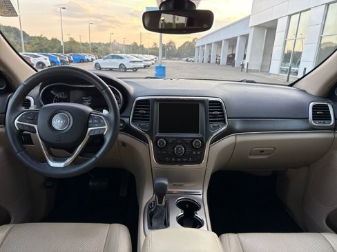 Used 2017 Jeep Grand Cherokee Limited w/ Luxury Group II image 13