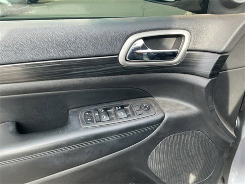 Used 2019 Jeep Grand Cherokee Altitude image 17