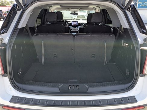 Used 2022 Ford Explorer XLT w/ Equipment Group 202A image 13