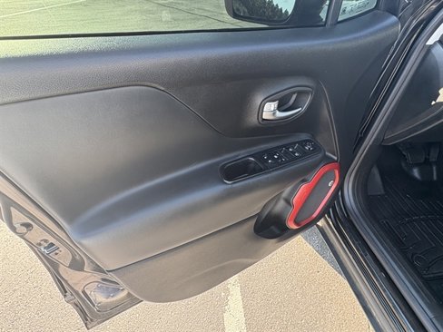 Used 2016 Jeep Renegade Trailhawk w/ Premium Trailhawk Package image 20