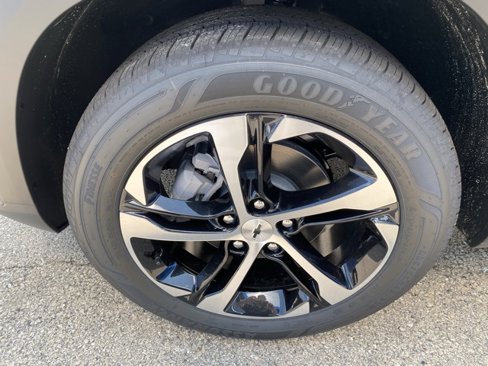 New 2025 Chevrolet Trax RS w/ Sunroof Package image 9