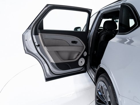 Certified 2024 Bentley Bentayga Extended Wheelbase image 21