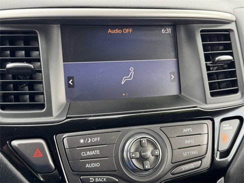Used 2018 Nissan Pathfinder S image 16