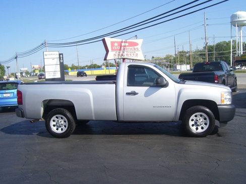 Used 2011 Chevrolet Silverado 1500 W/T image 2