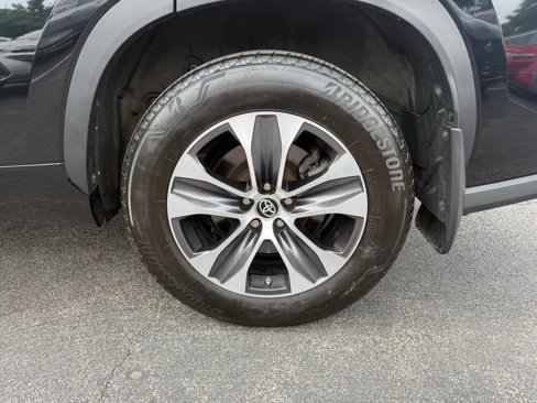 Used 2023 Toyota Highlander L image 30