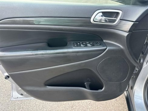 Used 2019 Jeep Grand Cherokee Laredo image 33