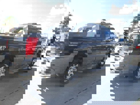 Used 2002 Chevrolet Avalanche 2WD image 2