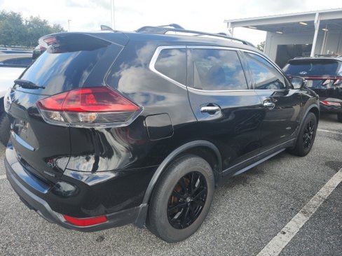 Used 2018 Nissan Rogue SV image 2