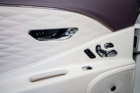 Used 2021 Bentley Flying Spur W12 image 44