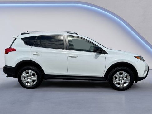 Used 2015 Toyota RAV4 LE image 8