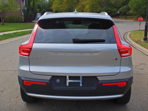 Used 2024 Volvo XC40 B5 Core image 6