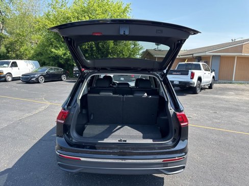 Used 2024 Volkswagen Tiguan SE image 26