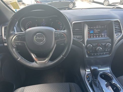 Used 2020 Jeep Grand Cherokee Laredo image 17