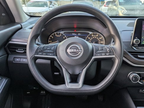 Used 2024 Nissan Altima 2.5 SV image 11