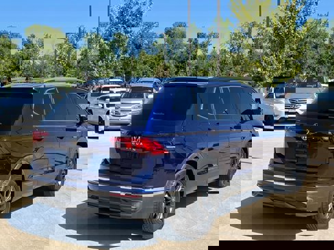 Used 2022 Volkswagen Tiguan SE image 11