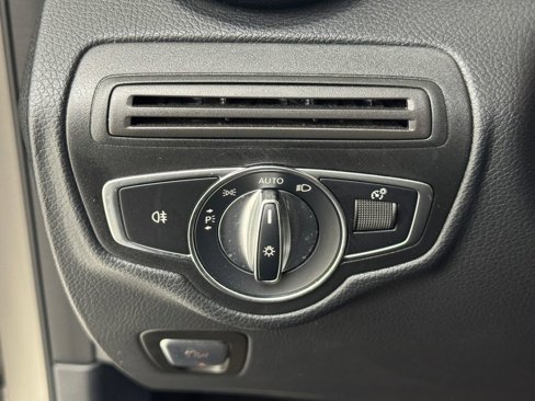 Used 2019 Mercedes-Benz GLC 300 4MATIC image 29