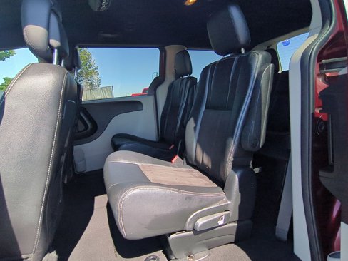 Used 2020 Dodge Grand Caravan SXT image 29