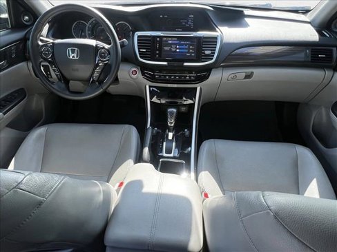 Used 2016 Honda Accord Touring image 15