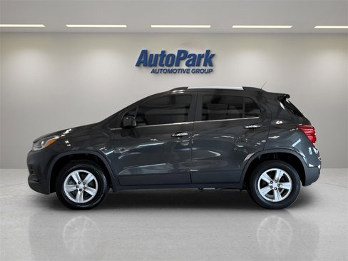Used 2017 Chevrolet Trax LT w/ LT Convenience Package image 4