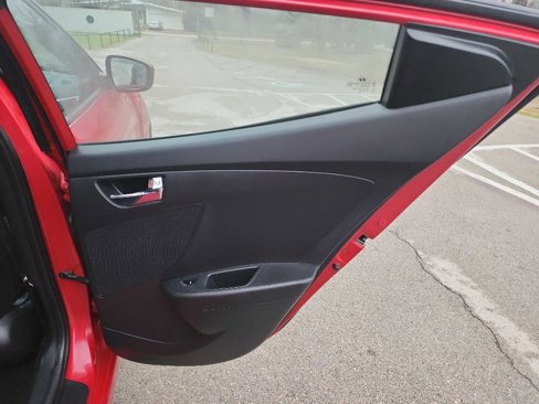 Used 2017 Hyundai Veloster image 29