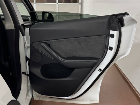 Used 2023 Tesla Model Y AWD image 34