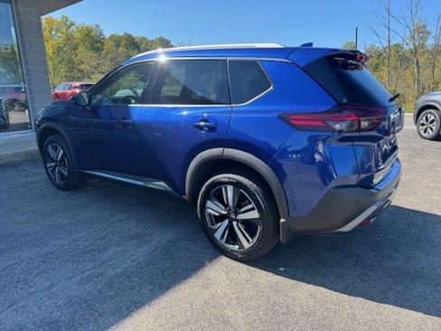 Used 2023 Nissan Rogue SL w/ SL Premium Package image 2
