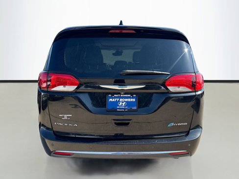 Used 2017 Chrysler Pacifica Platinum image 6