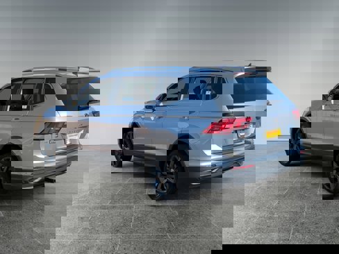 Used 2023 Volkswagen Tiguan SE image 3