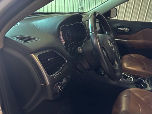Used 2019 Jeep Cherokee Overland w/ Technology Group image 20