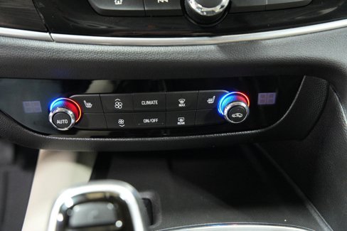 Used 2020 Buick Enclave Essence w/ LPO, Luxury Package image 40