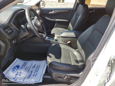 New 2025 Ford Escape SE w/ Class II Trailer Tow Package image 9