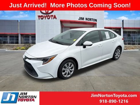 Used 2022 Toyota Corolla LE image 3