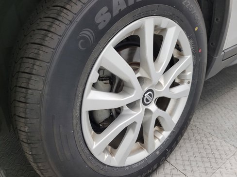 Used 2018 Nissan Rogue SV image 31