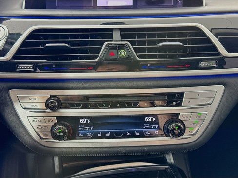 Used 2019 BMW 740i w/ Executive Package image 16