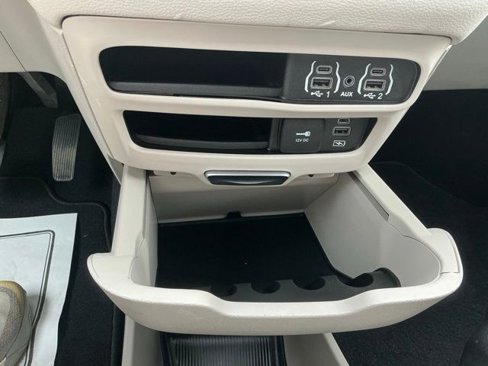 Used 2022 Chrysler Pacifica Touring-L image 22