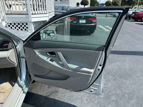 Used 2009 Toyota Camry LE image 17