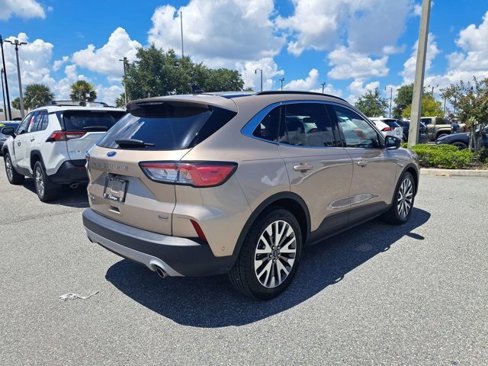 Used 2020 Ford Escape Titanium image 4