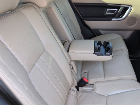 Used 2017 Land Rover Discovery Sport HSE image 32