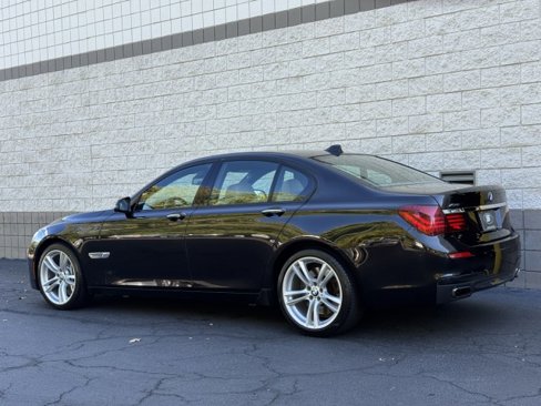 Used 2013 BMW 750i xDrive image 2