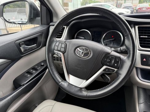 Used 2018 Toyota Highlander XLE image 14