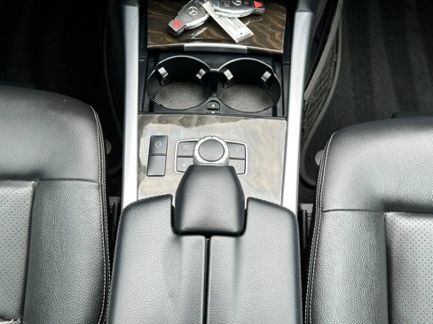 Used 2016 Mercedes-Benz E 350 4MATIC Sedan w/ Premium Package image 22