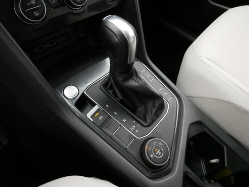 Used 2020 Volkswagen Tiguan SEL w/ 3rd Row Seat Package image 24