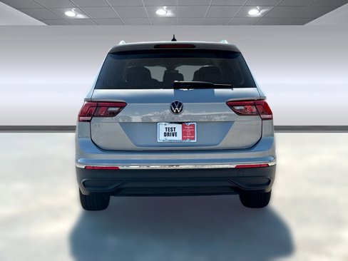 Used 2024 Volkswagen Tiguan SE image 9