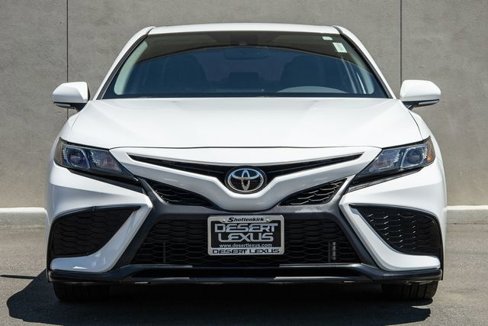 Used 2023 Toyota Camry SE image 2