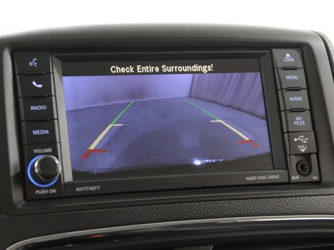 Used 2018 Dodge Grand Caravan SE image 12