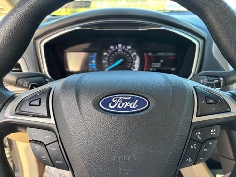 Used 2019 Ford Fusion SE image 12